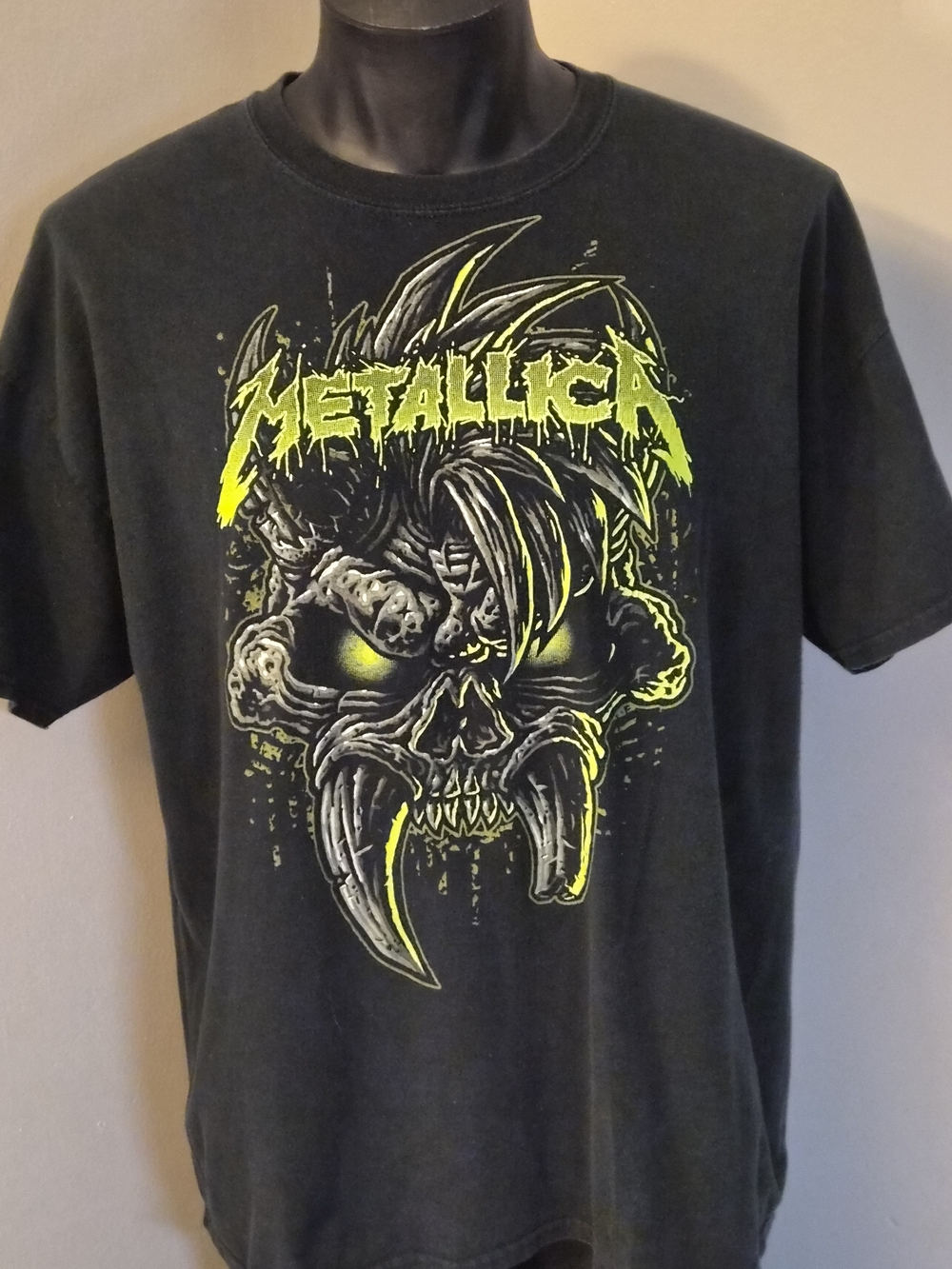 Metallica Skull Graphic T-Shirt Black Neon Yellow Gildan Heavy Cotton XL